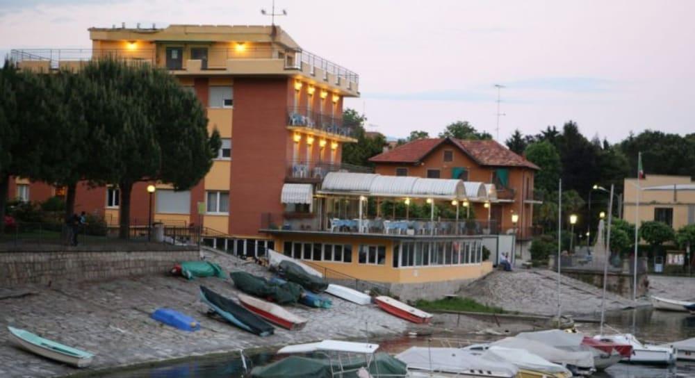 Hotel Capri Lesa Exterior foto